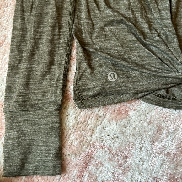 Lululemon longsleeve with tie open back - Picture 3 of 4